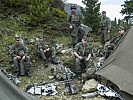 Soldaten des Pionierbataillons 2 vor ihrer Unterkunft im Hochgebirge. (Bild öffnet sich in einem neuen Fenster)