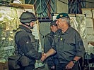 Der stellvertretende Kommandant der Streitkräfte war sichtlich beindruckt. (Bild öffnet sich in einem neuen Fenster)