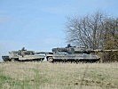 Kampfpanzer "Leopard" 2A4, l., und 2A6. (Bild öffnet sich in einem neuen Fenster)