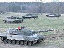 Kampfpanzer in Angriffsformation. (Bild öffnet sich in einem neuen Fenster)