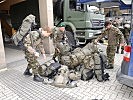 Eintreffen der Schweizer Soldaten in der Innsbrucker Standschützen-Kaserne. (Bild öffnet sich in einem neuen Fenster)