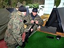 Letzte Feineinstellung beim Sturmgewehr der polnischen Soldaten. (Bild öffnet sich in einem neuen Fenster)