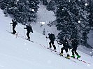 Der Aufstieg ist steil und fordernd - Einsatz im alpinen Gelände. (Bild öffnet sich in einem neuen Fenster)