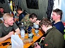 Dann heißt es Kräfte regenerieren und eine warme Mahlzeit einnehmen. (Bild öffnet sich in einem neuen Fenster)