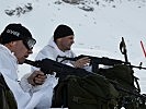 Bei der Station Scharfschießen im Hochgebirge kommt es auf Präzision an. (Bild öffnet sich in einem neuen Fenster)
