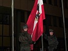 Das Hissen der Flagge eröffnete die eigentliche Siegerehrung. (Bild öffnet sich in einem neuen Fenster)