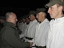 Minister Klug gratulierte den Soldaten zur erbrachten Leistung. (Bild öffnet sich in einem neuen Fenster)