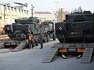 Gut gesichert: Schützenpanzer auf dem Tiefladesystem. (Bild öffnet sich in einem neuen Fenster)