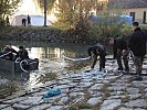 Luxemburgische Soldaten bereiten die Trinkwasseraufbereitung vor. (Bild öffnet sich in einem neuen Fenster)