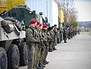 Die Truppe angetreten vor ihren Fahrzeugen. (Bild öffnet sich in einem neuen Fenster)