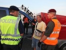 Zahlreiche Lenker werden kontrolliert. (Bild öffnet sich in einem neuen Fenster)