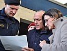 Vorort in Spielfeld: Gerald Klug und Johanna Mikl-Leitner. (Bild öffnet sich in einem neuen Fenster)