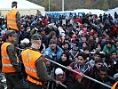 Rund um die Uhr versehen die Soldaten Dienst in Spielfeld. (Bild öffnet sich in einem neuen Fenster)