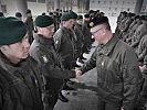 Brigadier Zöllner dankt den Soldaten für ihren Einsatz.