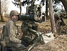 Panzerabwehrlenkwaffen- trupps trainieren den Stellungsbezug. (Bild öffnet sich in einem neuen Fenster)