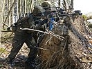 Feuerunterstützung durch ein Maschinengewehr 74. (Bild öffnet sich in einem neuen Fenster)