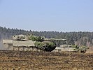 Kampfpanzer "Leopard" im Angriff. (Bild öffnet sich in einem neuen Fenster)