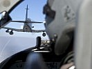 Feuerunterstützung aus der Luft erfolgt durch Pilatus PC-7. (Bild öffnet sich in einem neuen Fenster)