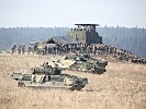 Schützenpanzer "Ulan" greifen weiter an. (Bild öffnet sich in einem neuen Fenster)