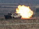 Kampfpanzer "Leopard" 2A4 im Feuerkampf. (Bild öffnet sich in einem neuen Fenster)