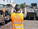 Die Soldaten des Jägerbataillons 17 entladen in Allentsteig ihre Radpanzer. (Bild öffnet sich in einem neuen Fenster)