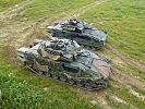 Schützenpanzer "Ulan" rücken vor. (Bild öffnet sich in einem neuen Fenster)