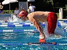 Ein dänischer Sportler beim Hindernisschwimmen. (Bild öffnet sich in einem neuen Fenster)