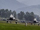 Eine Eurofighter-Alarmrotte startet zum Vorüben für die AIRPOWER16. (Bild öffnet sich in einem neuen Fenster)