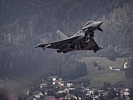 Steil zieht ein Eurofighter-Pilot seine Maschine nach oben. (Bild öffnet sich in einem neuen Fenster)