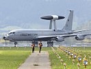 AWACS - "Airborne Warning and Control System". (Bild öffnet sich in einem neuen Fenster)