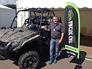 Heinrich Renato und ein Offroad-Fahrzeug der Marke Arctic Cat. (Bild öffnet sich in einem neuen Fenster)