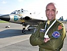 Der schwedische "Draken"-Pilot Lars Martinsson mit dem Draken. (Bild öffnet sich in einem neuen Fenster)
