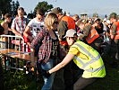 Hunderte Mitarbeiter sorgen für eine schnelle Abwicklung an den Eingängen. (Bild öffnet sich in einem neuen Fenster)
