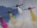Die Piloten zeigen auch ein simultanes Landemanöver. (Bild öffnet sich in einem neuen Fenster)
