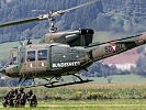Eine AB-212 bei der Gefechtsvorführung. (Bild öffnet sich in einem neuen Fenster)
