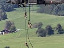 Die Spezialeinsatzkräfte zeigen ihr Können. (Bild öffnet sich in einem neuen Fenster)