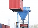 Das Material wird in Container verpackt und auf LKW verladen. (Bild öffnet sich in einem neuen Fenster)