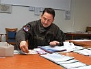 Alle Rechnungen werden durch den "Paymaster" im Einsatzraum abgerechnet. (Bild öffnet sich in einem neuen Fenster)