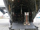 Die C-130-Maschine unmittelbar vor dem Entladen. (Bild öffnet sich in einem neuen Fenster)