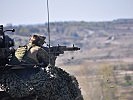 Der kleine deutsche "Wiesel"-Panzer beweist seine enorme Feuerkraft. (Bild öffnet sich in einem neuen Fenster)