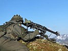 Ein Maschinengewehr 74 auf einer erhöhten Verteidigungsstellung. (Bild öffnet sich in einem neuen Fenster)