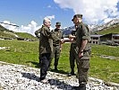 Brigadier Grünwald begrüßt Heinz Fischer. (Bild öffnet sich in einem neuen Fenster)