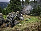 Gebirgsjäger mit einem überschweren Maschinengewehr in Stellung. (Bild öffnet sich in einem neuen Fenster)
