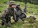 Ein polnischer und ein österreichischer Soldat bei der Zielbeobachtung. (Bild öffnet sich in einem neuen Fenster)
