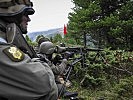 Ein Maschinengewehrtrupp mit MG 74 in Stellung. (Bild öffnet sich in einem neuen Fenster)
