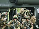 Anlandung belgischer Soldaten mit einem S-70 "Black Hawk". (Bild öffnet sich in einem neuen Fenster)