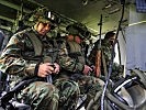 Slowenische Infanteristen beim Lufttransport mittels Hubschrauber. (Bild öffnet sich in einem neuen Fenster)