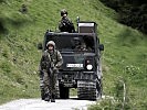Deutsche Gebirgsjäger mit einem Sondertransportfahrzeug "Hägglund". (Bild öffnet sich in einem neuen Fenster)
