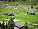 Anlandung von Transporthubschraubern AB 212 und S-70. (Bild öffnet sich in einem neuen Fenster)