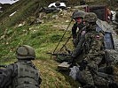 Zusammenarbeit im Gruppenrahmen; ein polnischer Soldat bei Österreichern. (Bild öffnet sich in einem neuen Fenster)